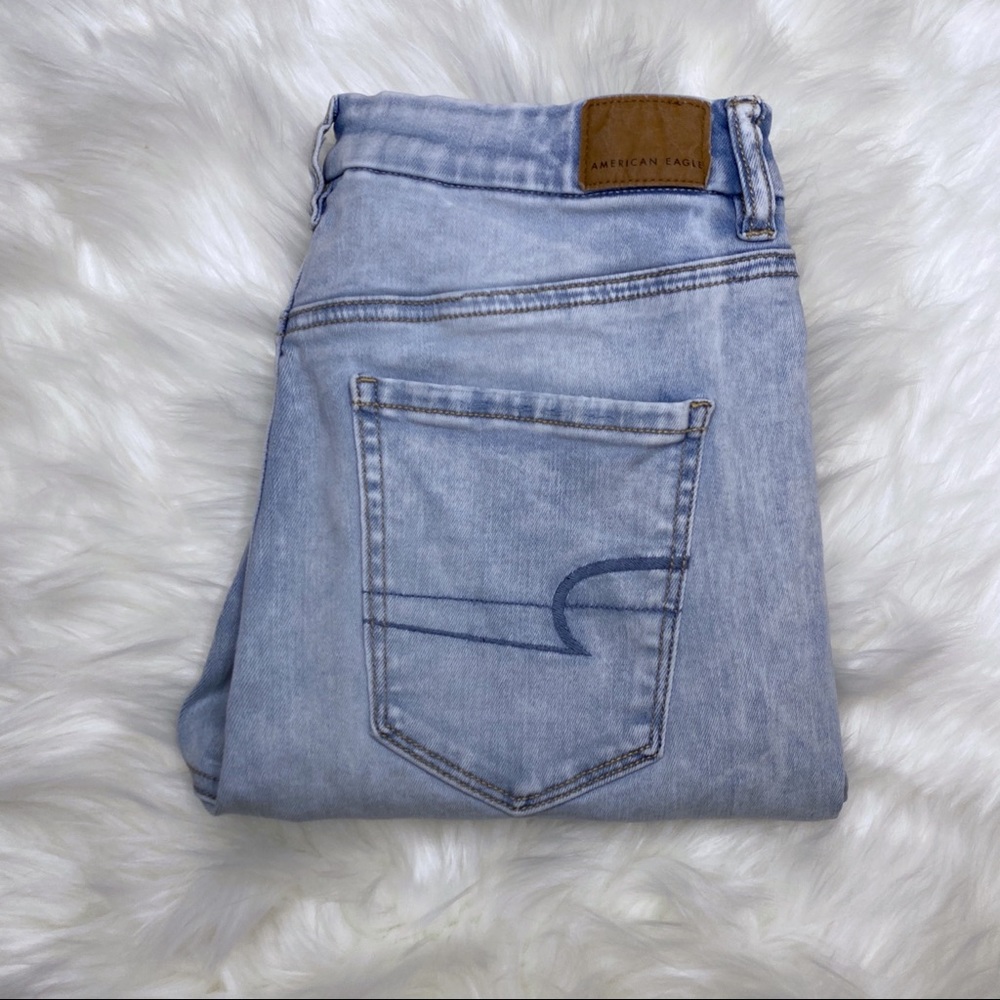 AMERICAN EAGLE OUTFITTERS | AEO RIPPED JEANS